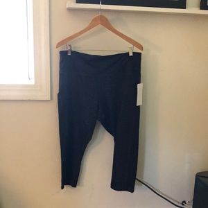 Athleta Stash Pocket Embossed Capri 2X